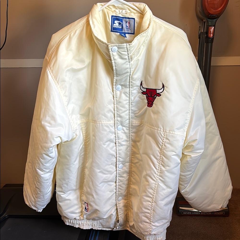 Starter NBA Chicago Bulls Cream Puffer Jacket